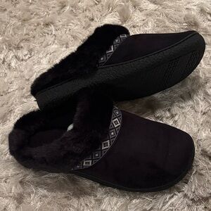NWOT Isotoner Black Fur-Lined Women's Slippers size 8.5 9 M